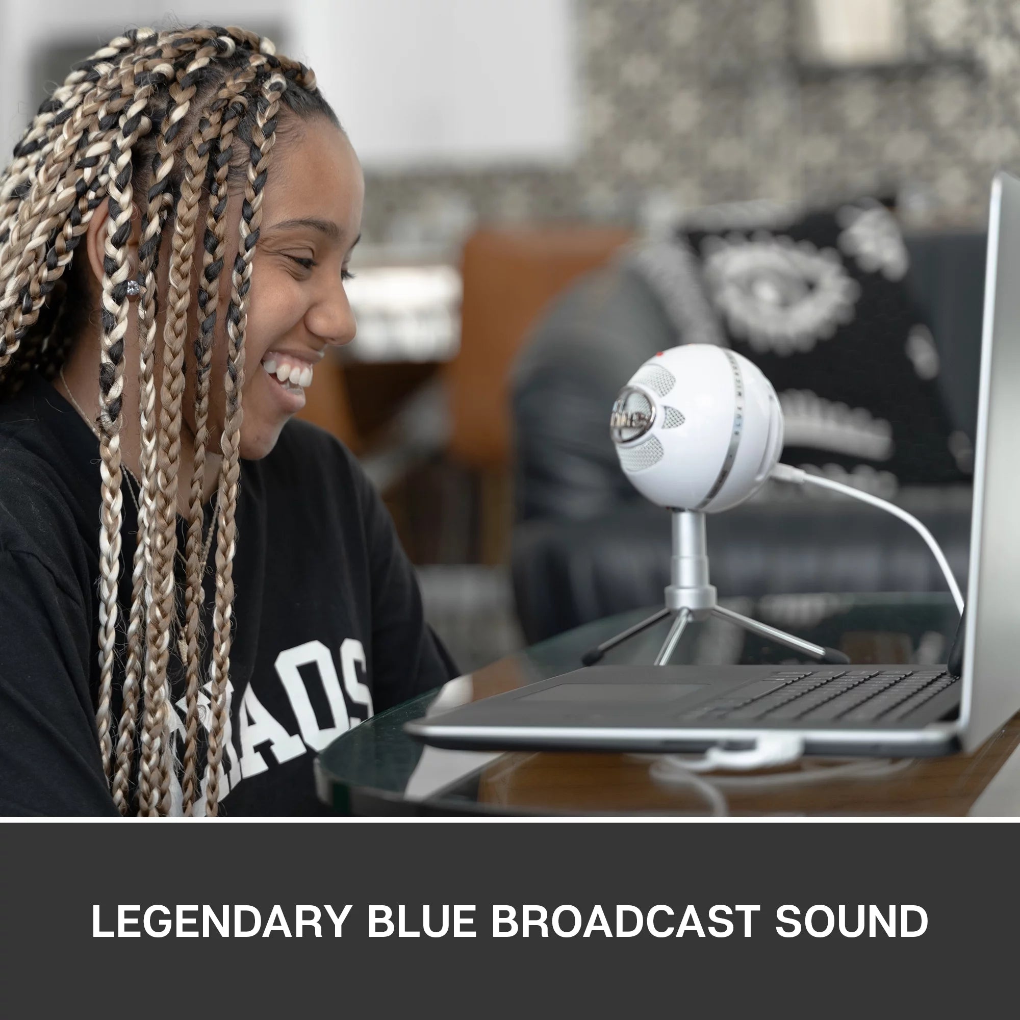 White USB Cardioid Condenser Microphone with Adjustable Desktop Stand H609800