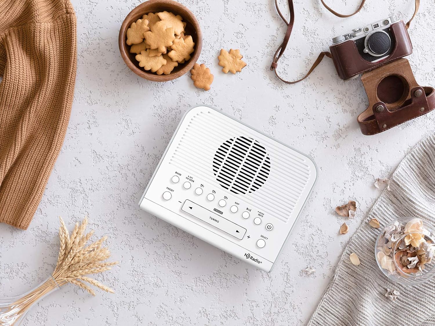 White Digital Tuning Clock Radio B149206