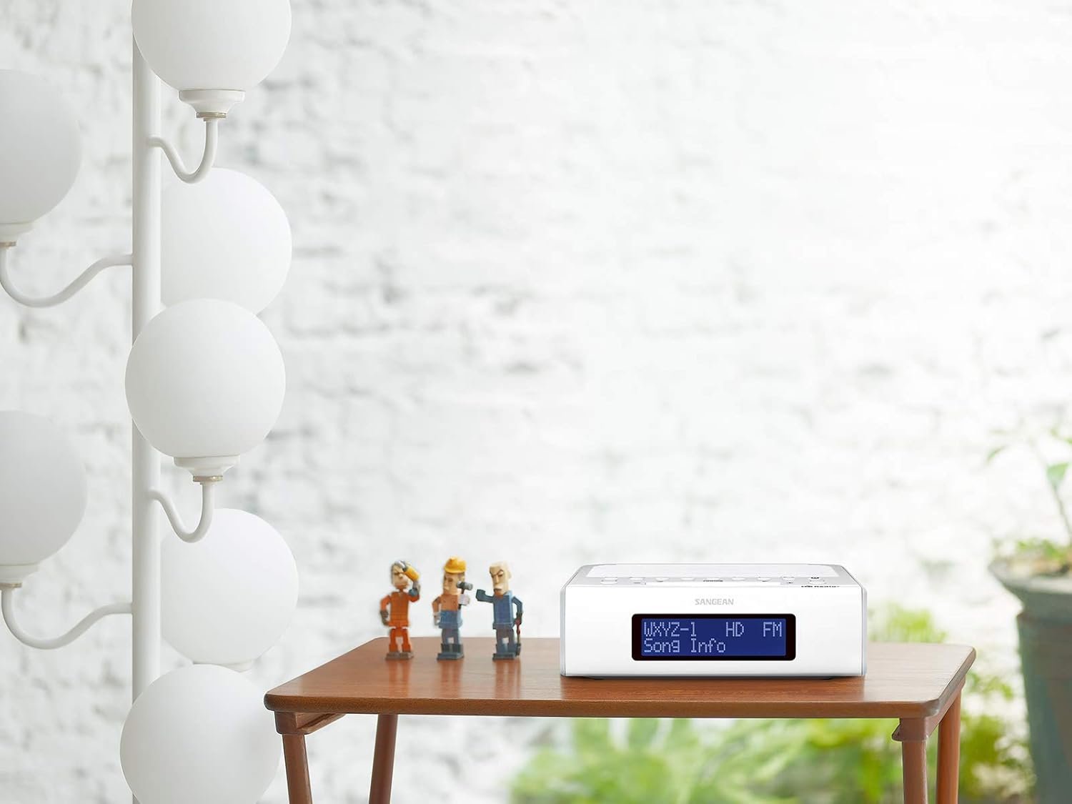 White Digital Tuning Clock Radio B149206