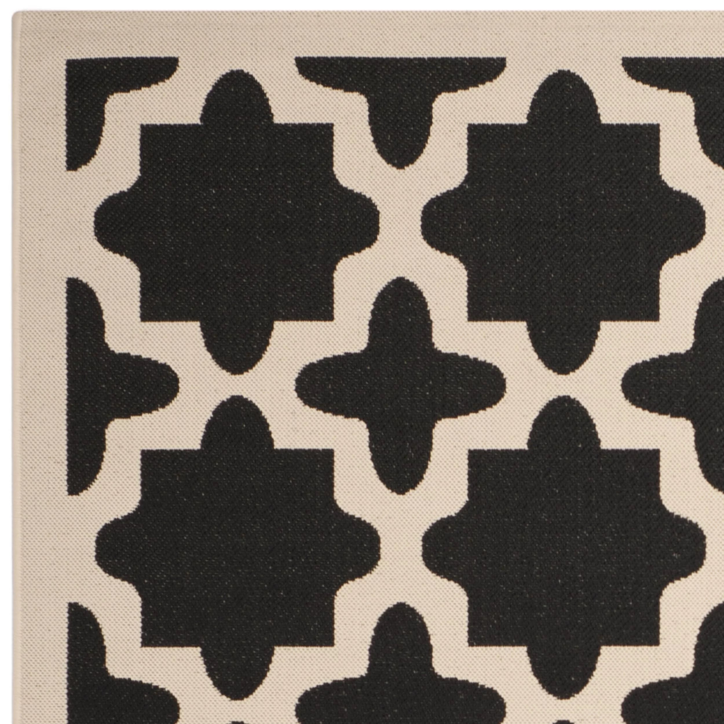 7'10" x 7'10" Square Black Beige Geometric Indoor Outdoor Area Rug V709096