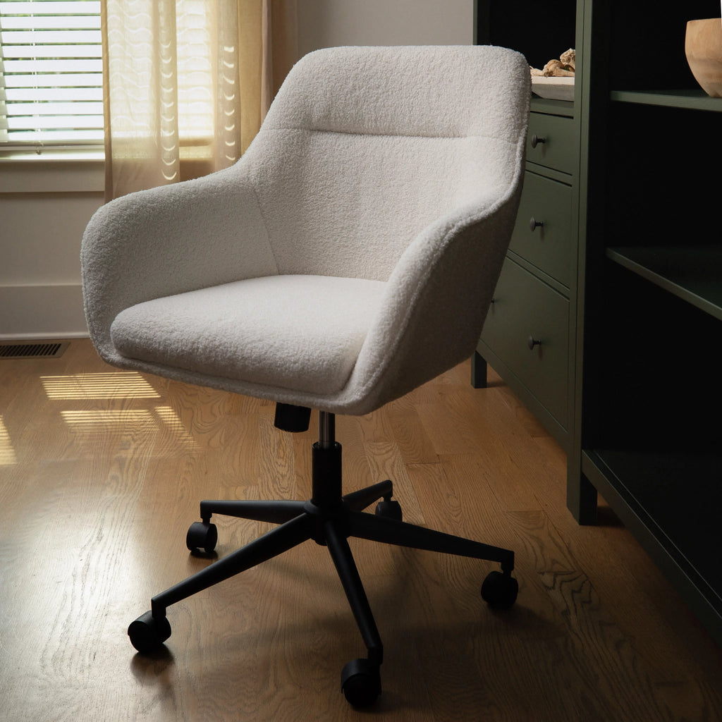 White Upholstered Office Chair D600469