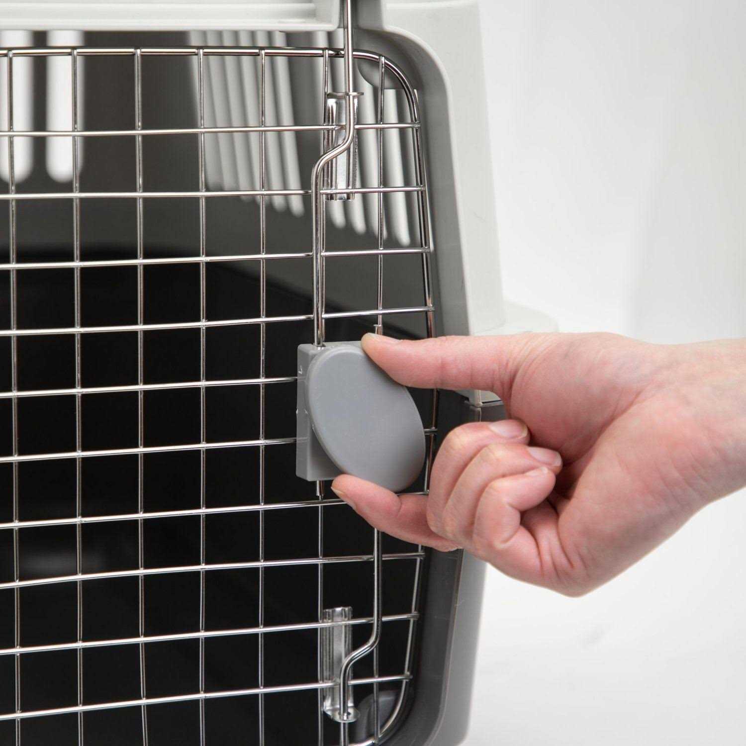 Plastic Kennels Rolling Wire Door Travel Dog Crate B9760